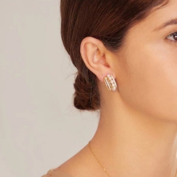 NEW 18K Gold Plated Pearl Diamond Hoop Earrings - Picture 2 of 7